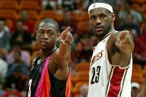 这也能踢飞？中国男足U23射门失误痛失必进良机令人惋惜！雨燕直播- NBA直播- 足球直播- 世界杯直播 LIVE